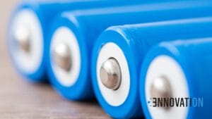 baterie litowo-jonowe w kolorze niebieskim ułożone obok siebie