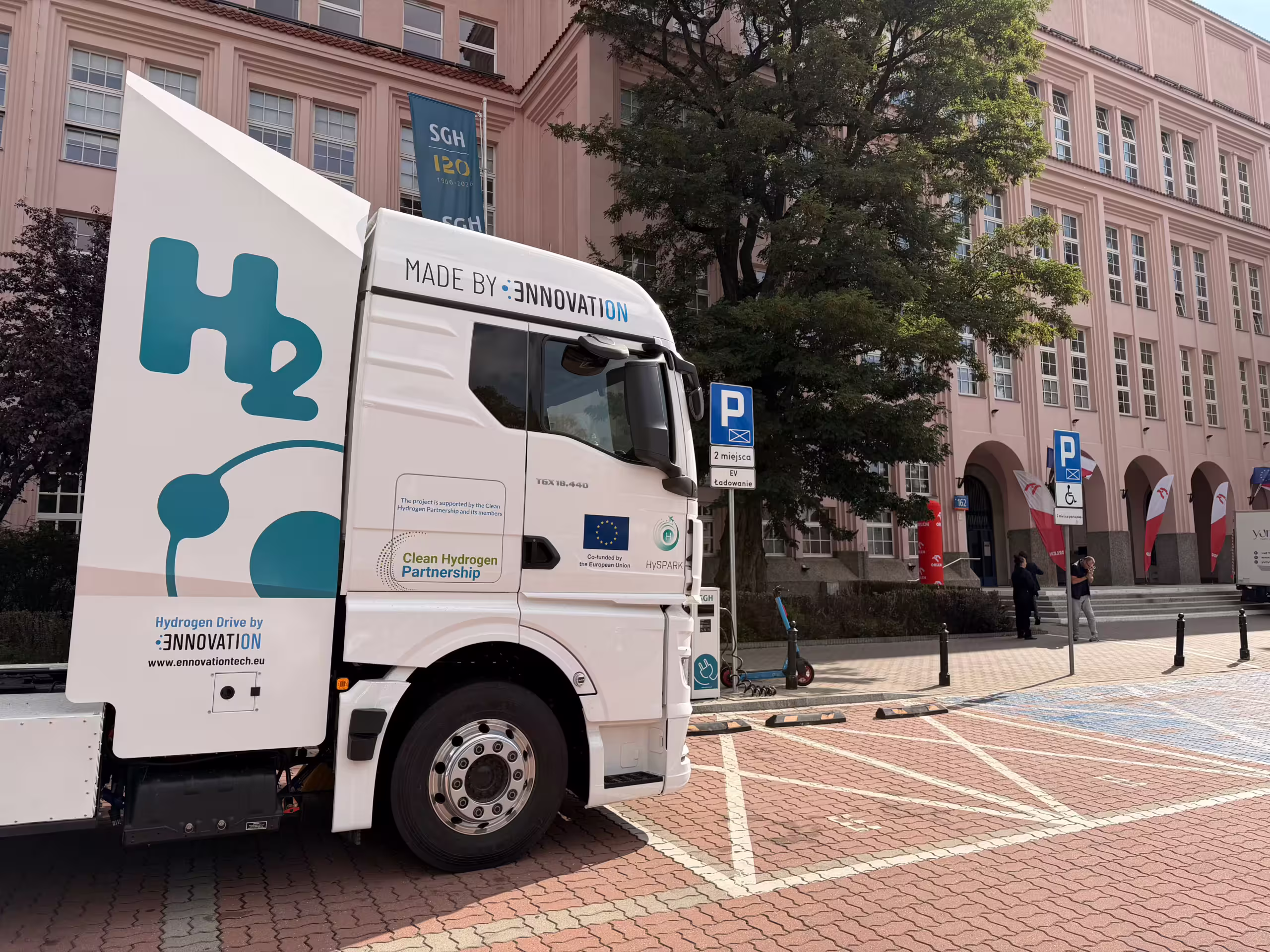 Elektryczny samolot i wodorowa ciężarówka